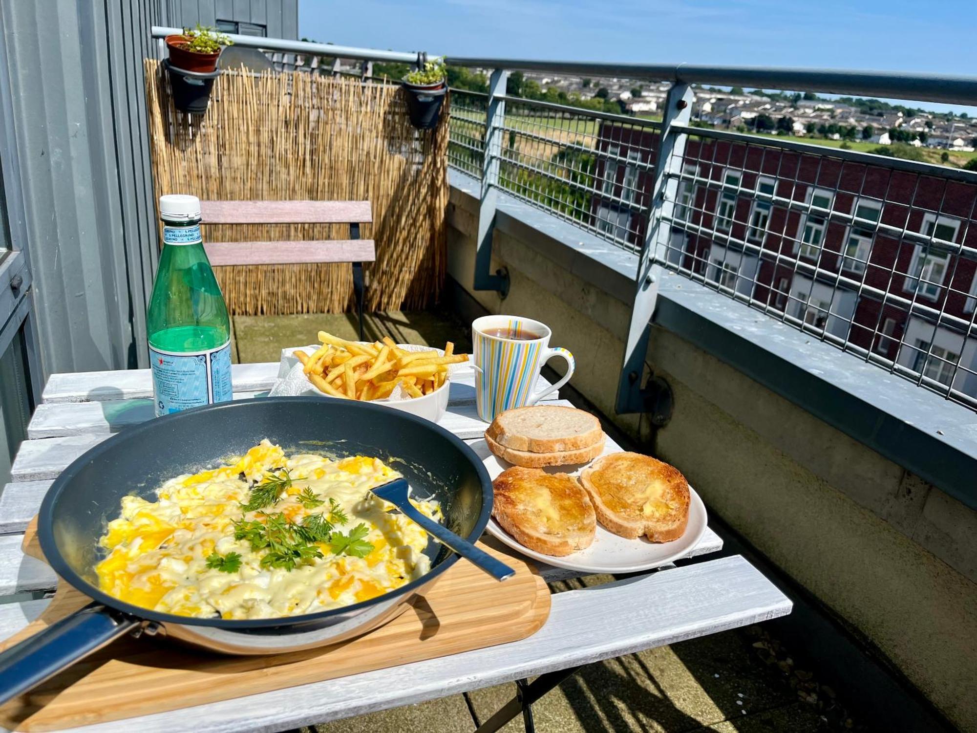 The King Size Bed And Private Bathroom Homestay Dublin