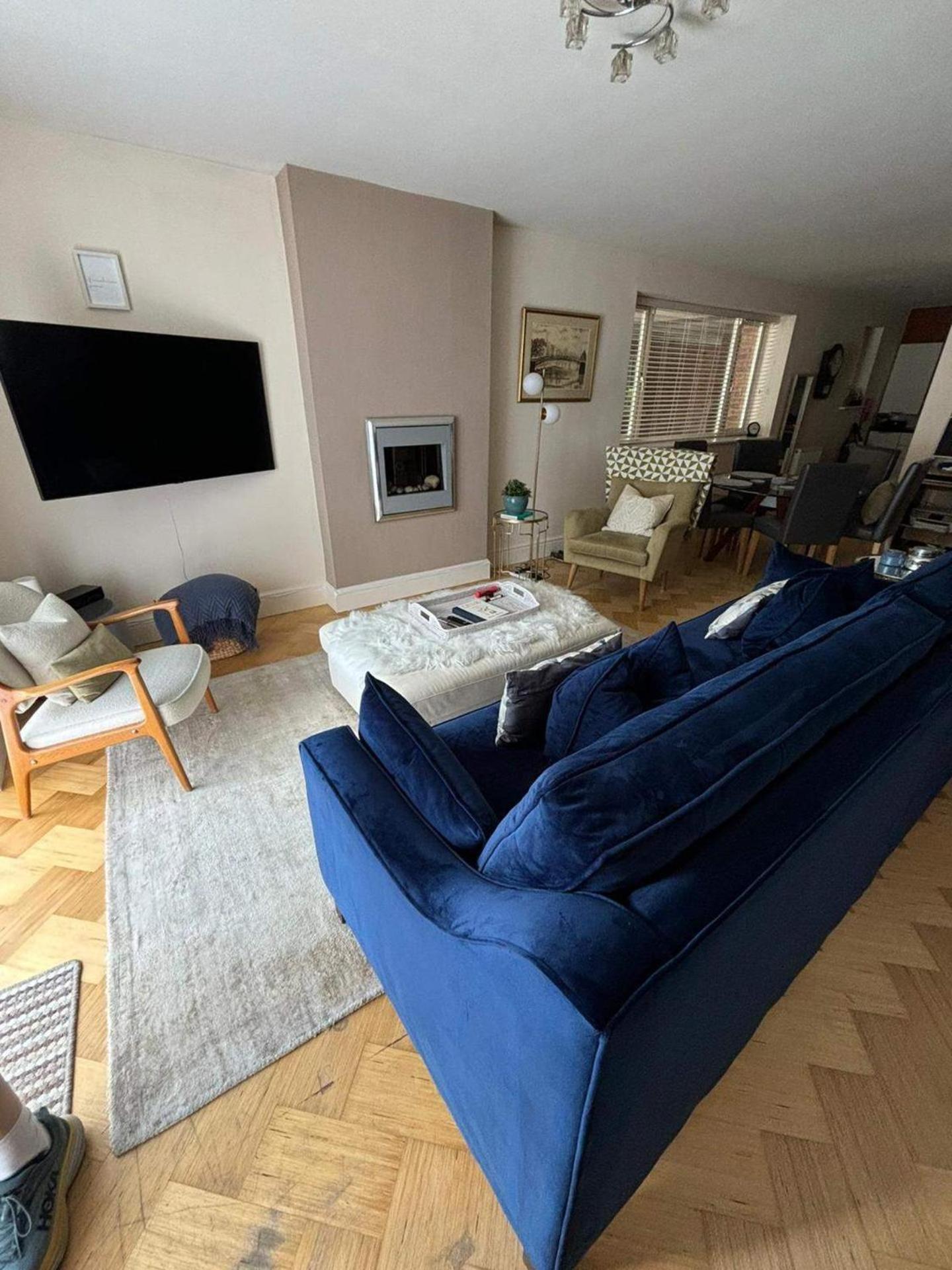 Modern 3 Bedrooms Near Dundrum Apartment *