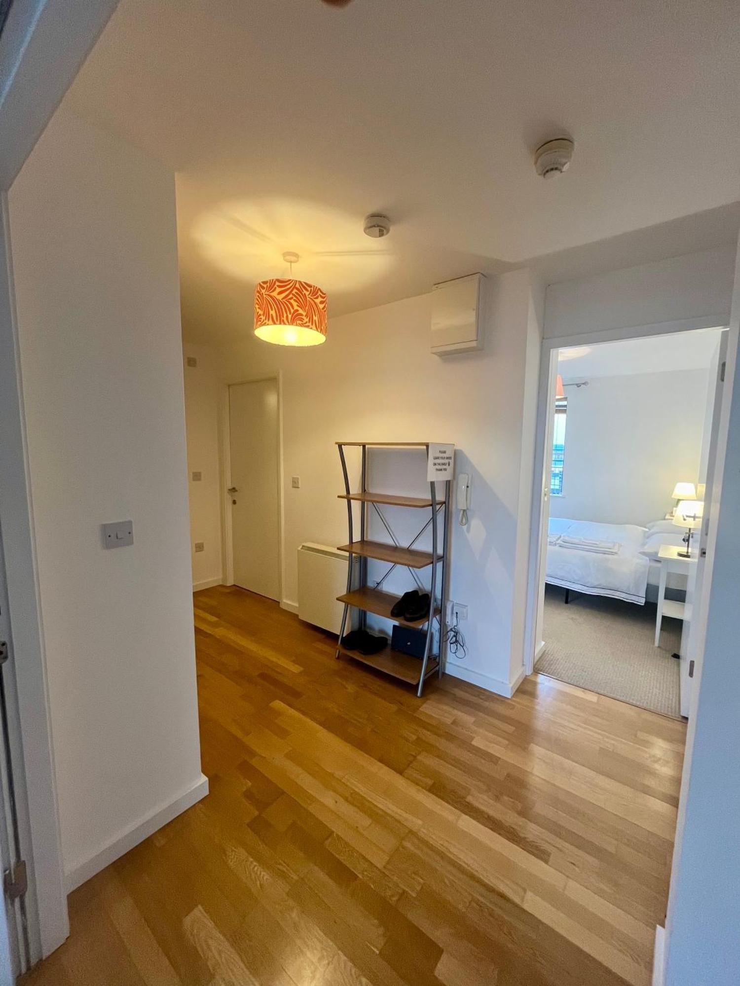 Entire In Exclusive Neighborhood - Comfortably Sleeps Up To 6 Guest Apartment Dublin