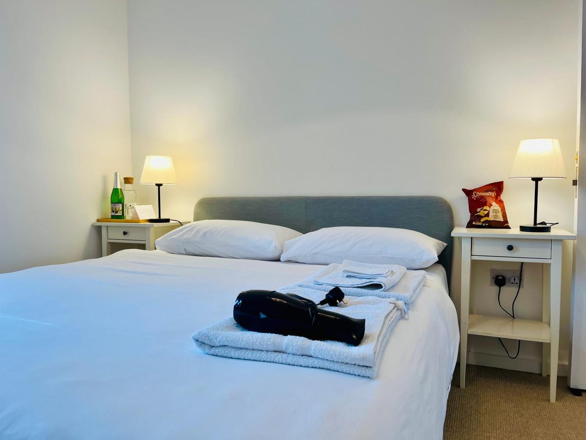 Luxurious Entire With Grand Living Space And Panoramic Balcony Views Homestay