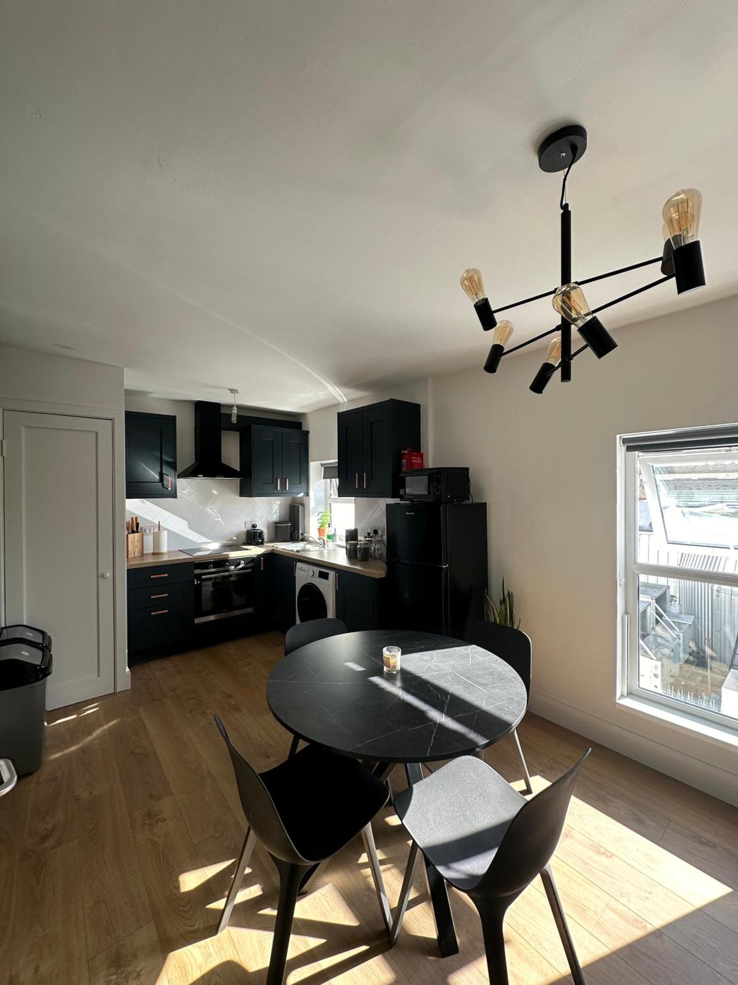 Modern City Centre Apartment *