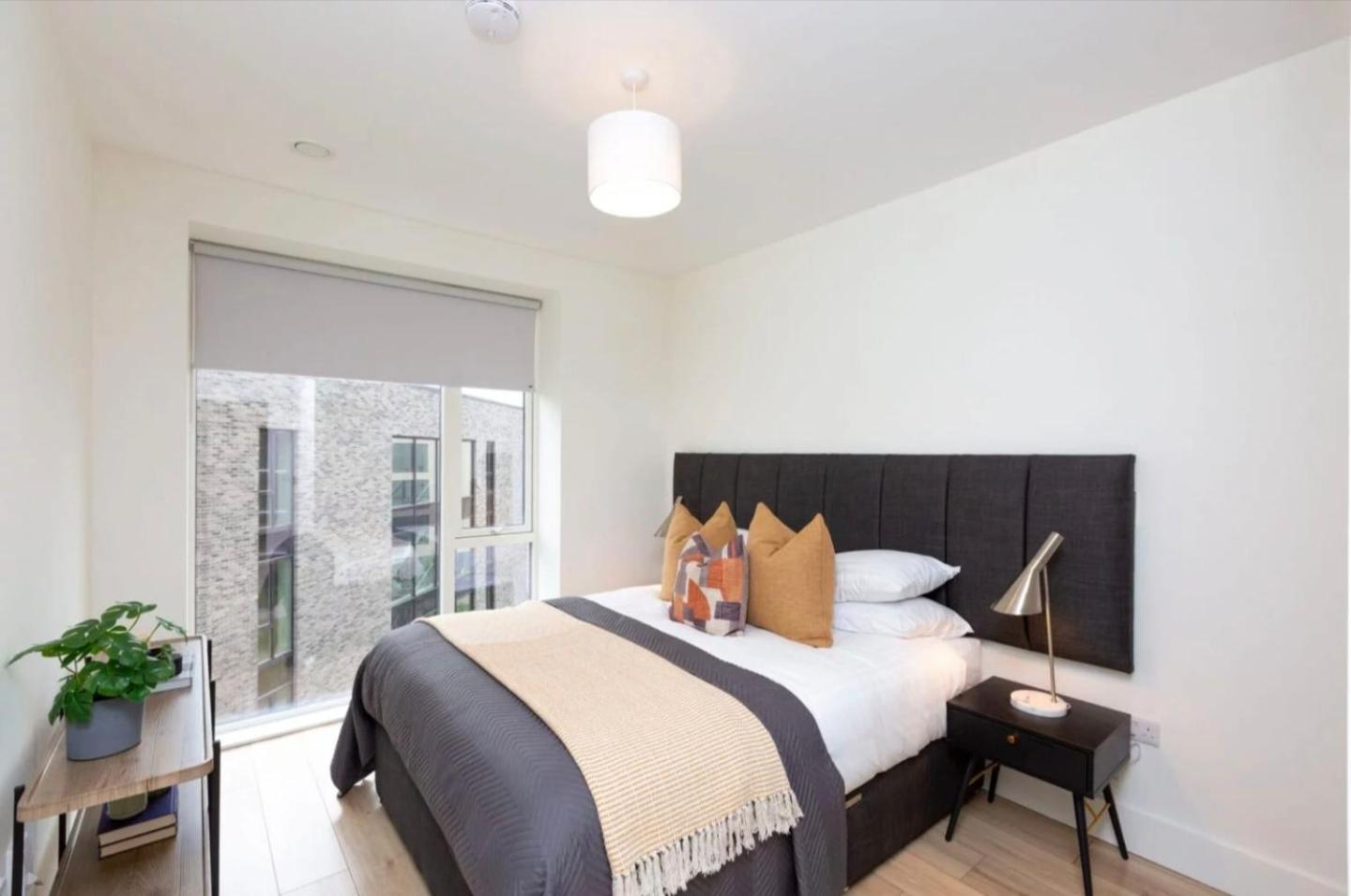 Homestay Deluxe Bedroom With Gym & Lounge