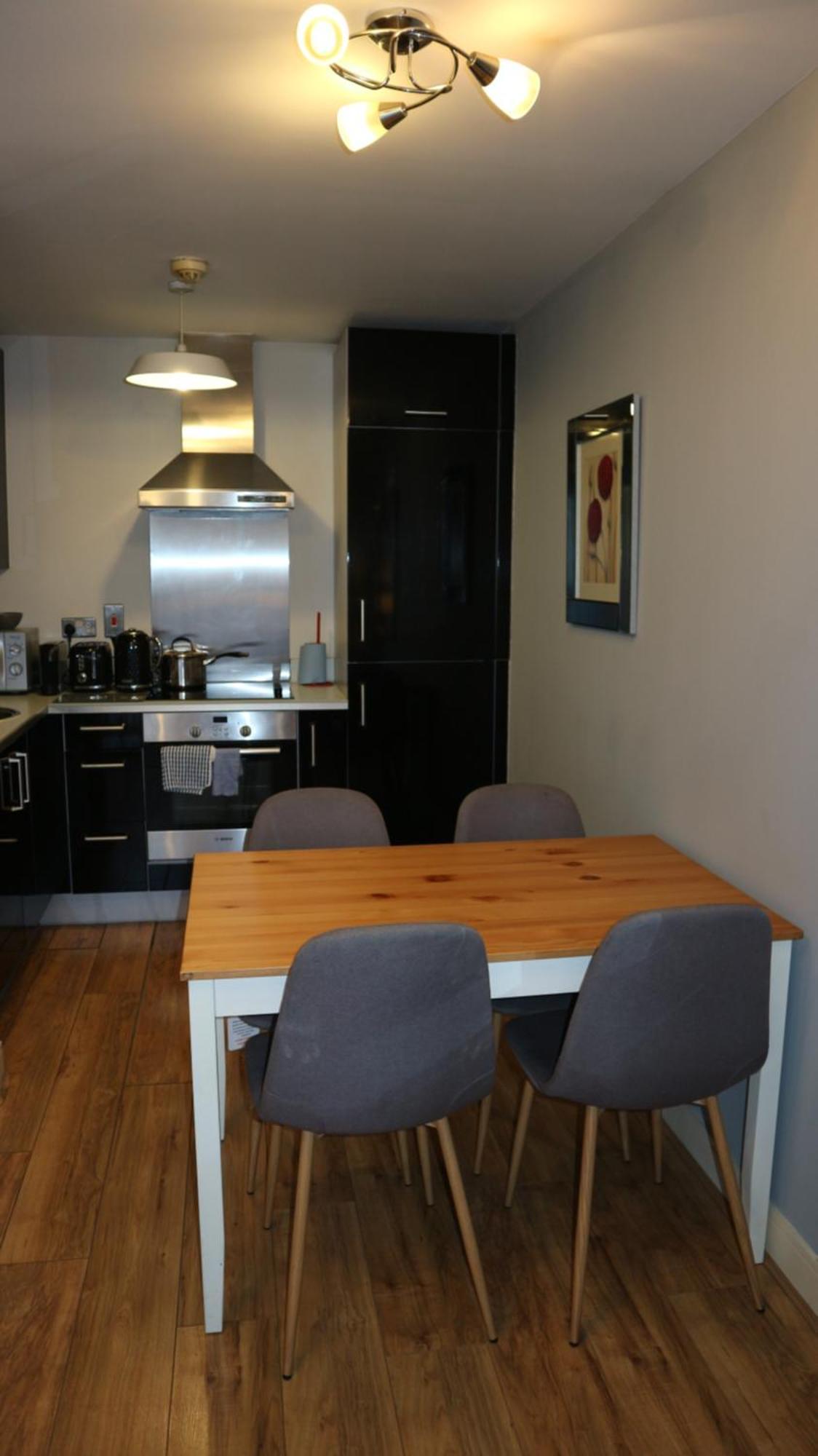 Conveniently Located, 2 Bedroom Modern *