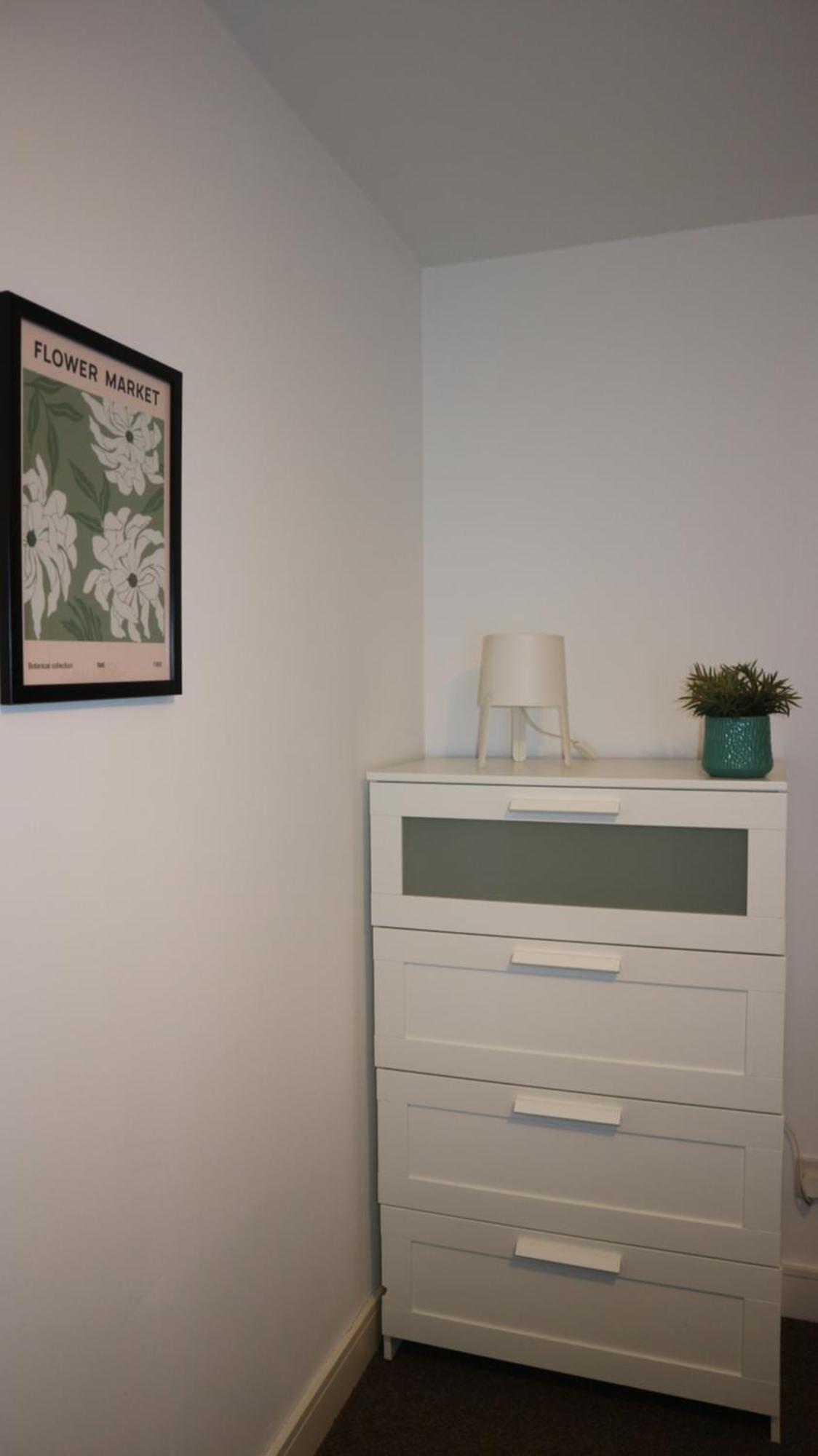 Conveniently Located, 2 Bedroom Modern *