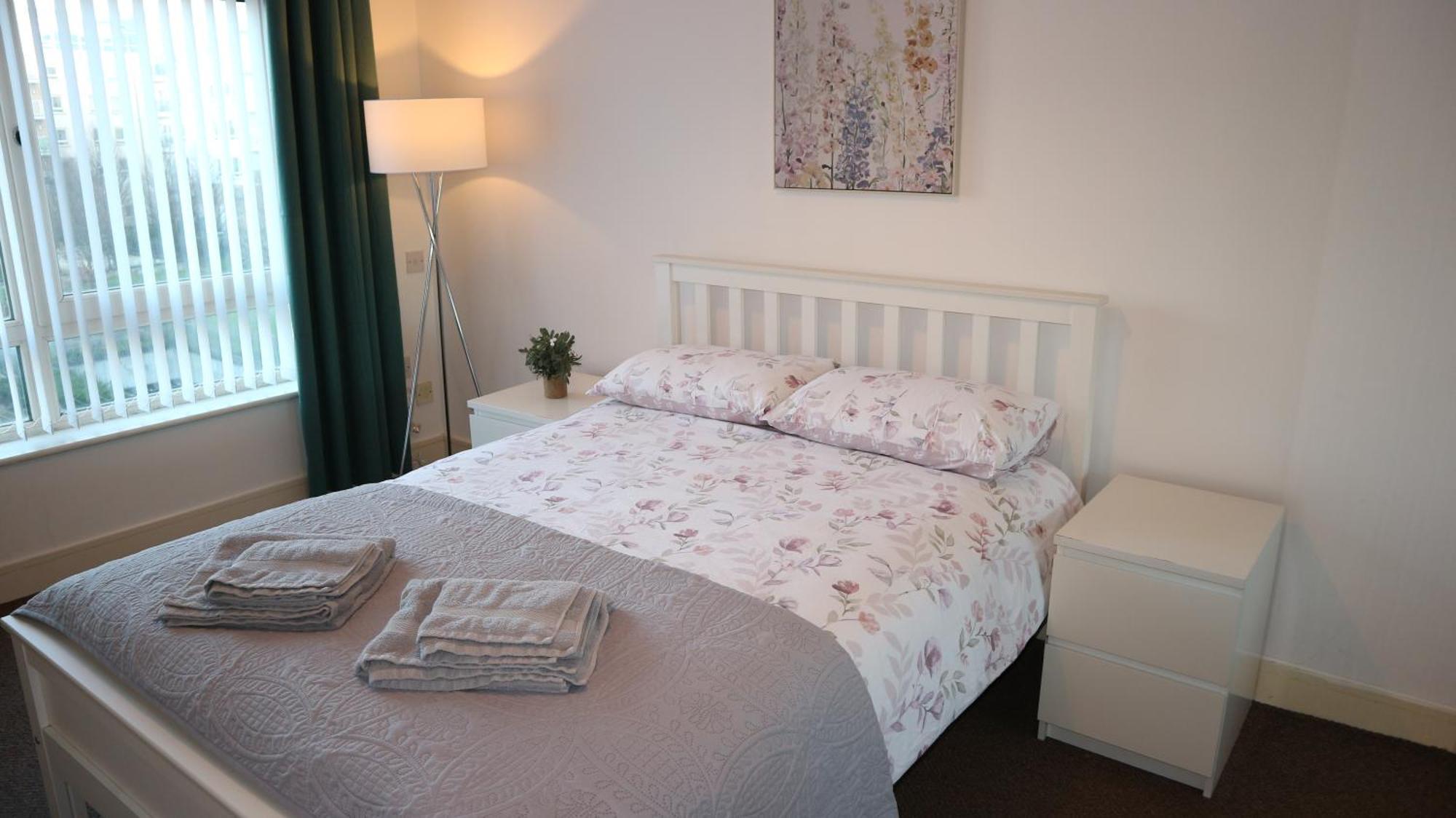 Apartment Conveniently Located, 2 Bedroom Modern
