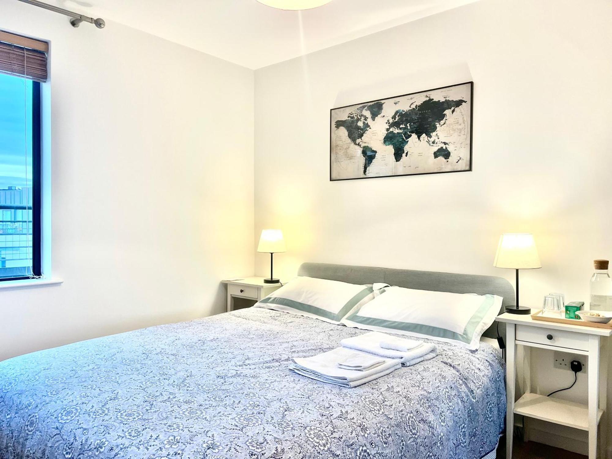 The King Size Bed And Private Bathroom * Dublin