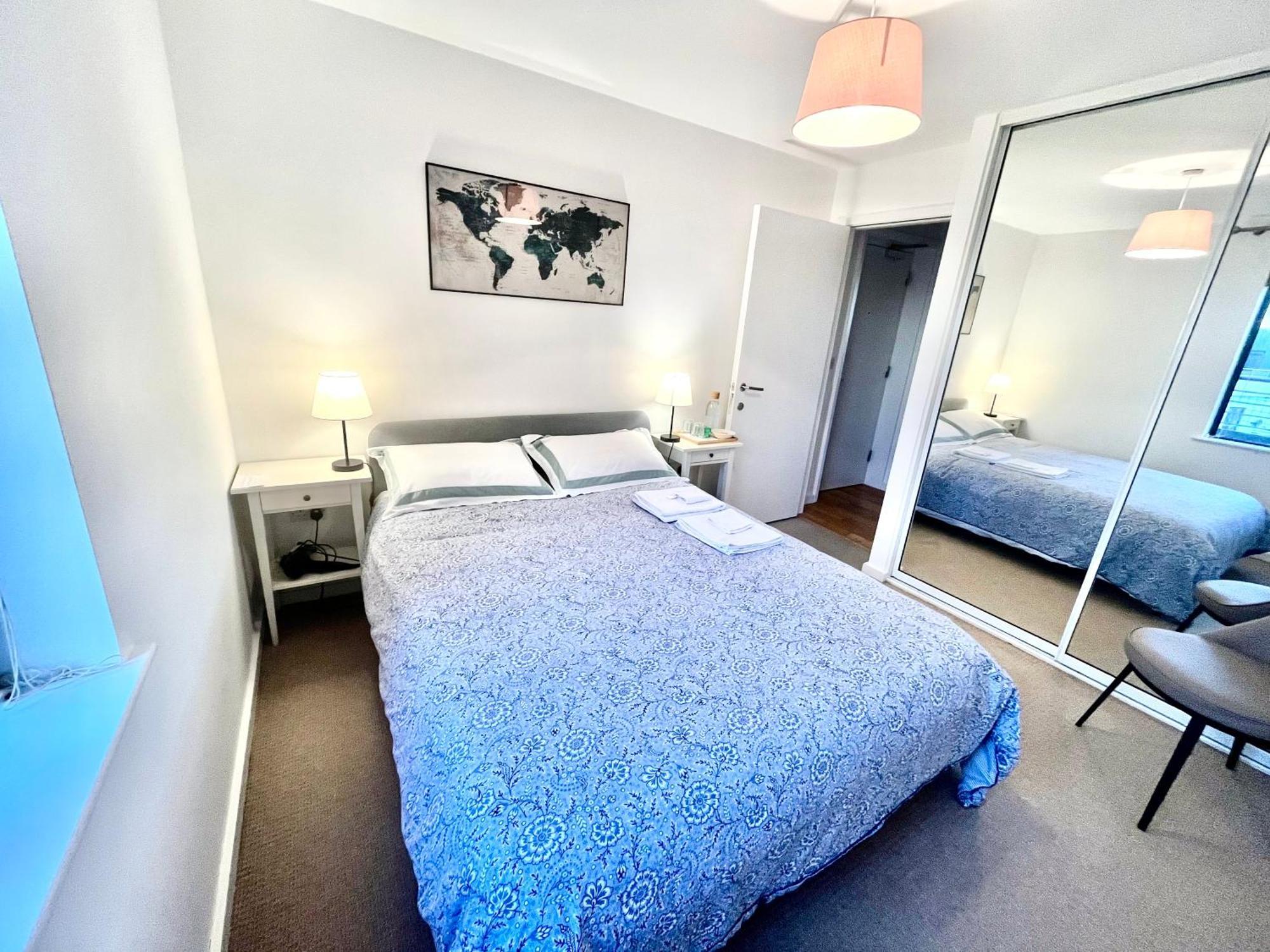 Homestay The King Size Bed And Private Bathroom *