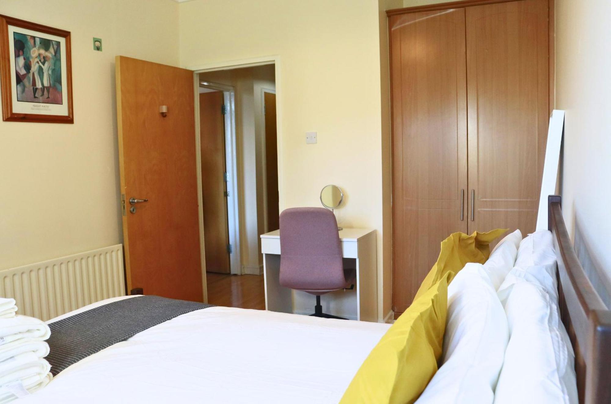 Emerald Escape Flat Near Ifsc Apartment *