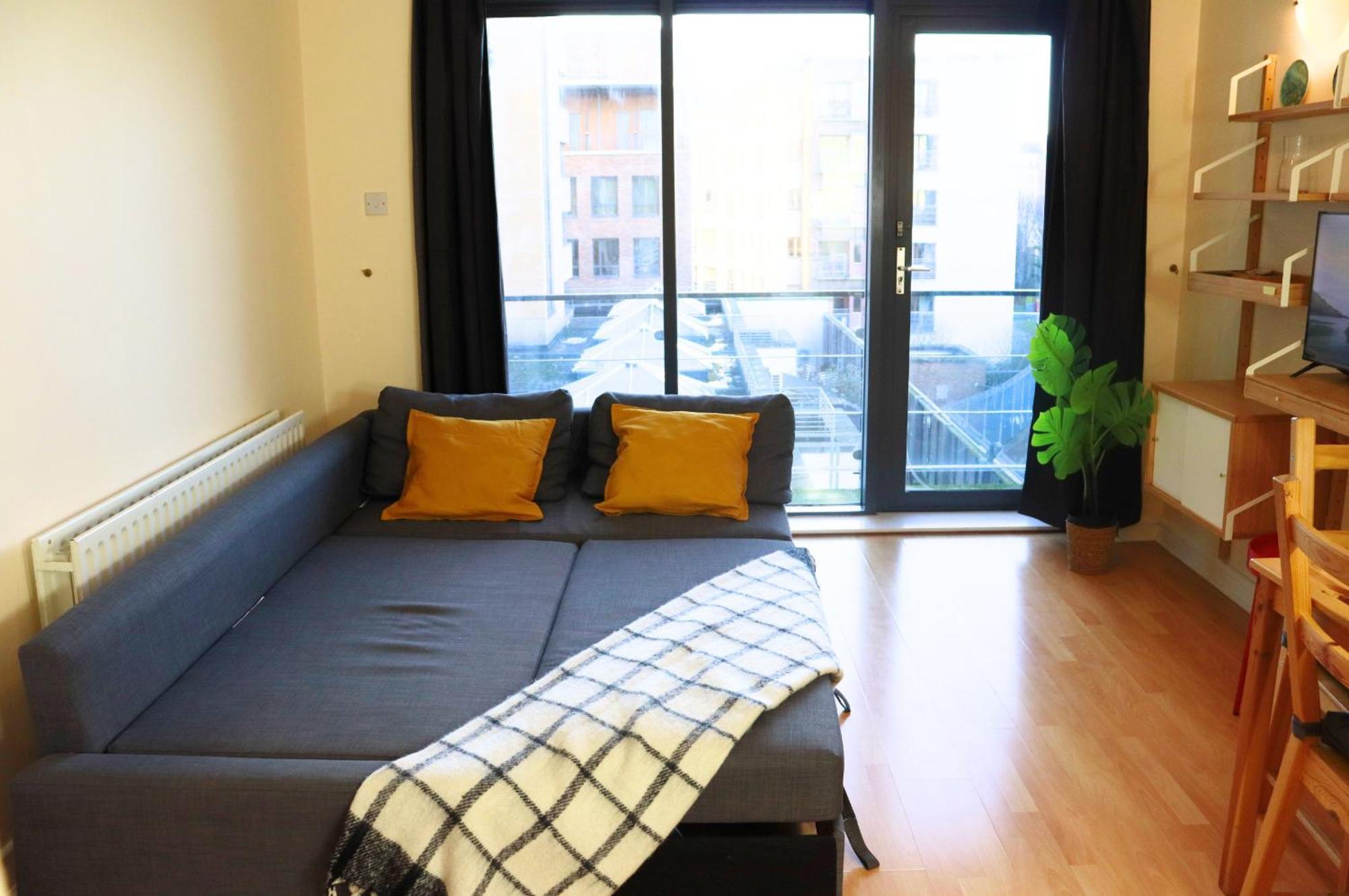 Emerald Escape Flat Near Ifsc Apartment *