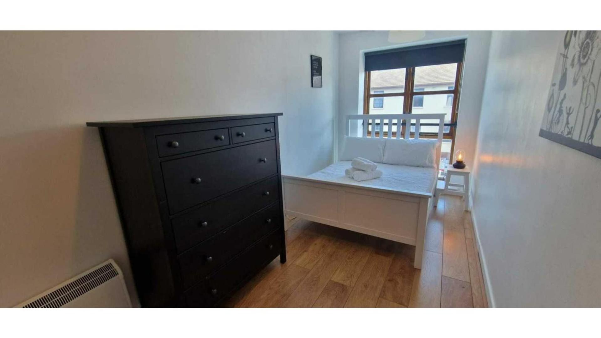 Large 2bd At Trendy Portobello Centre