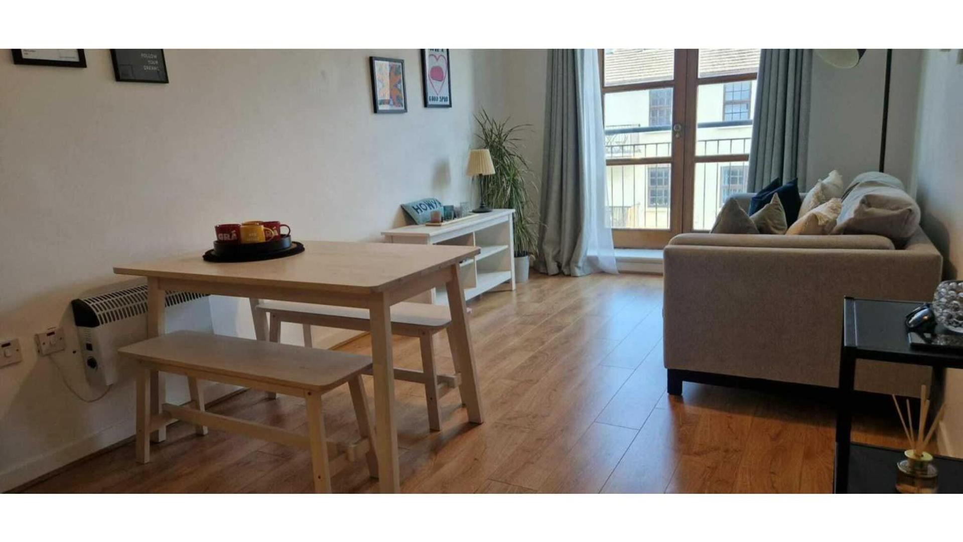 Apartment Large 2bd At Trendy Portobello Centre