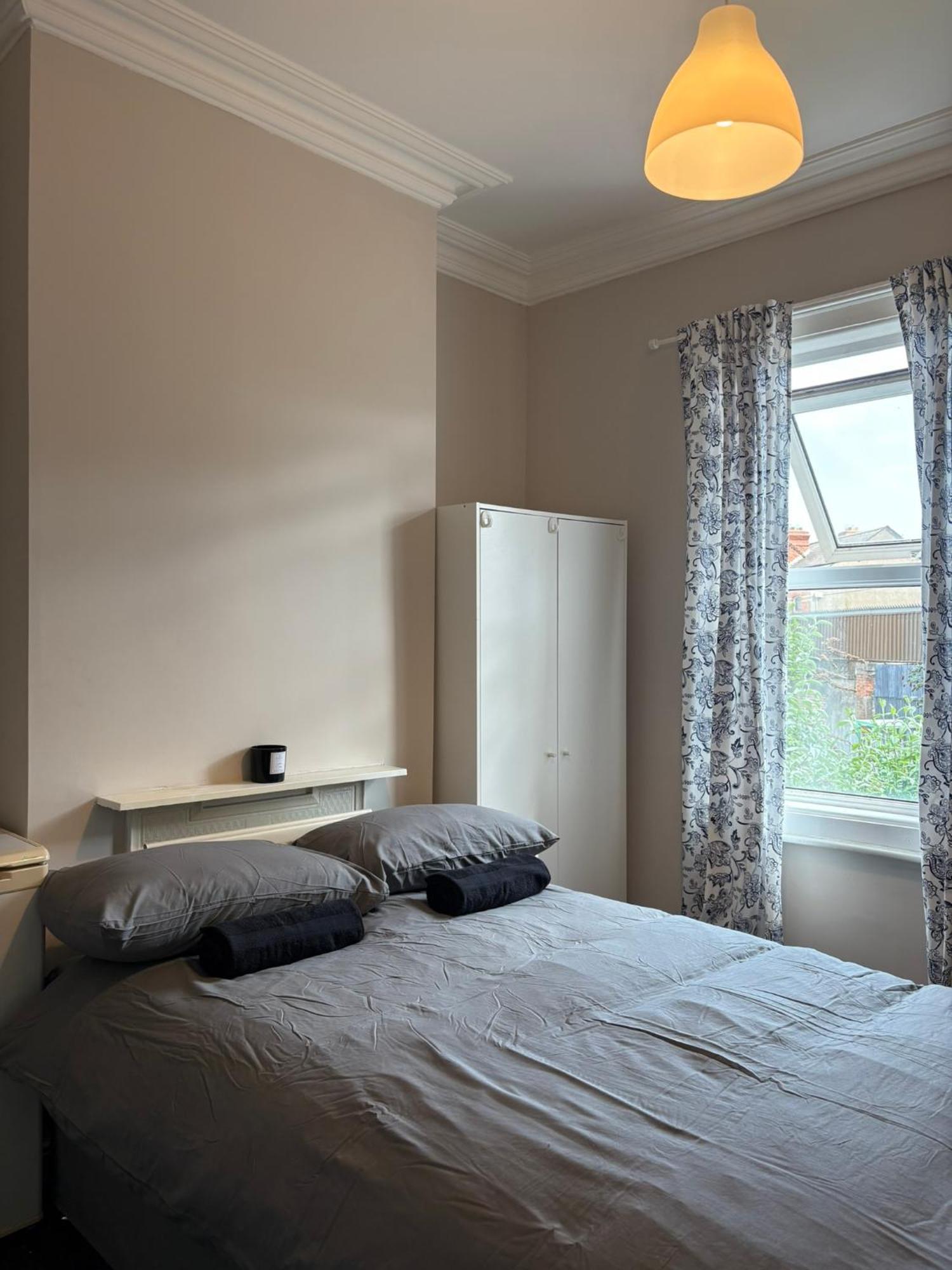Superb Double Near Croke Park - 3 Guest house *
