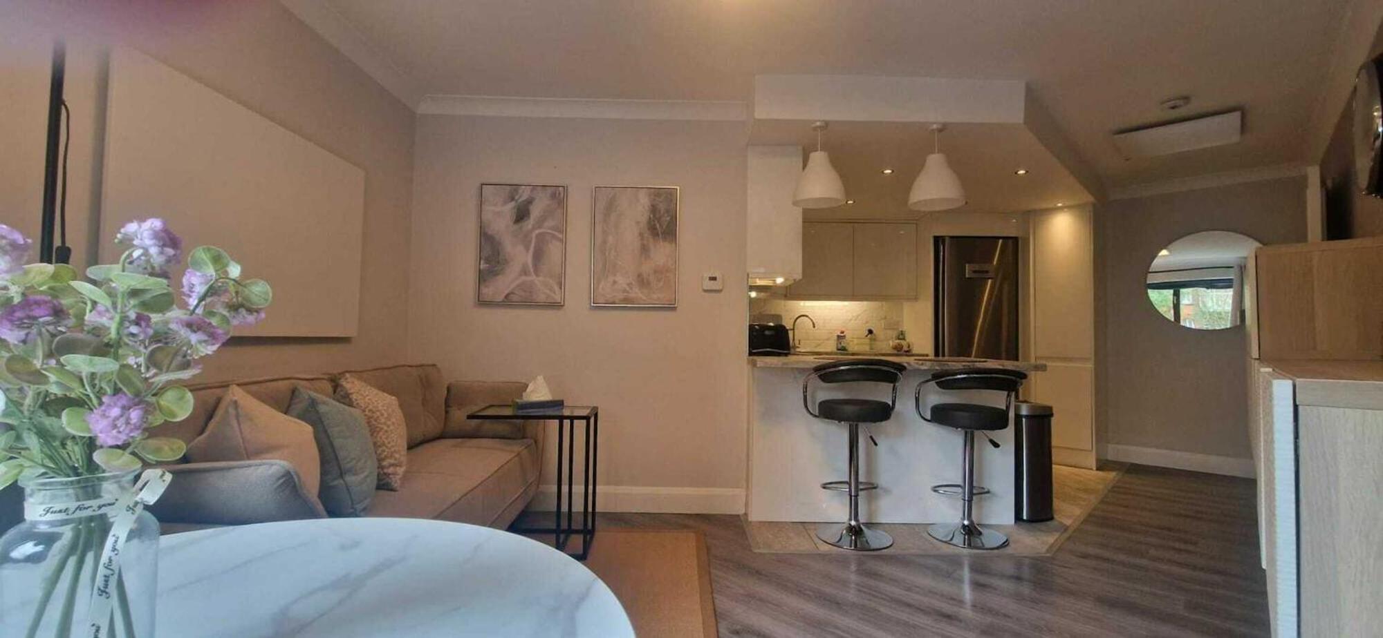 Upgraded & Slick 2bd Heart Of At Christchurch