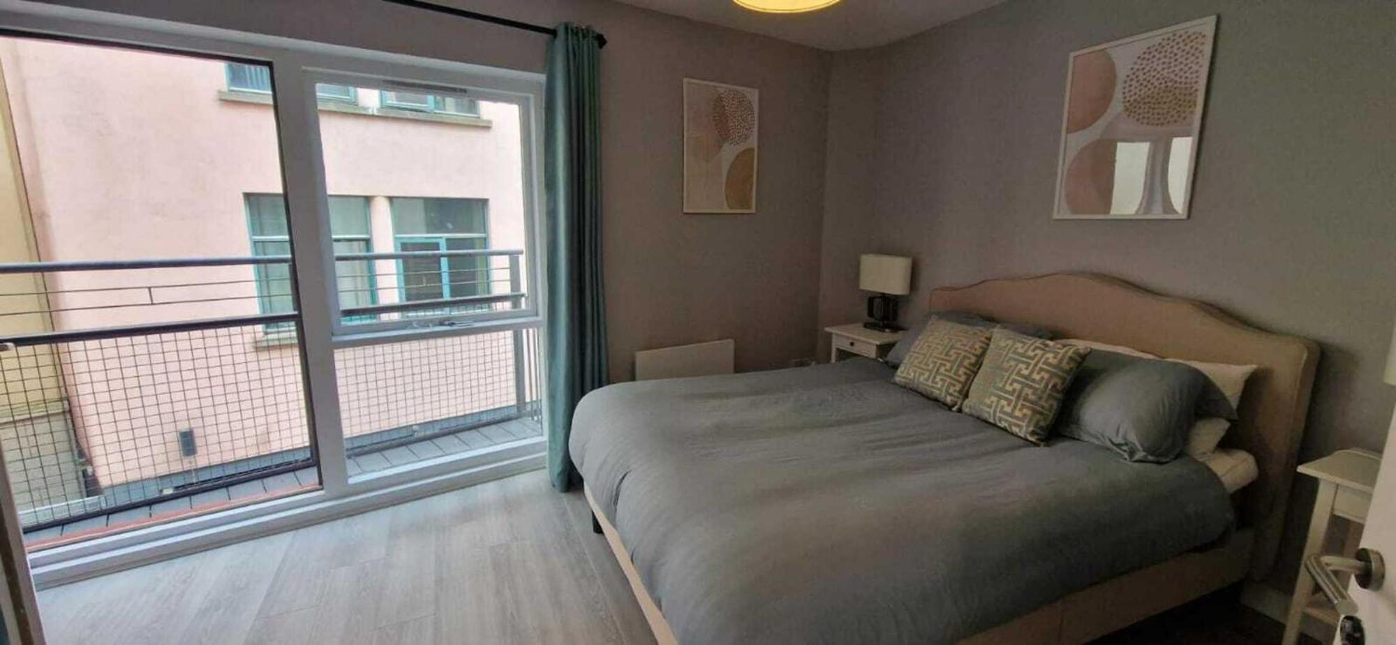 Modern Trendy & Spacious 2bd In Temple Bar Apartment *