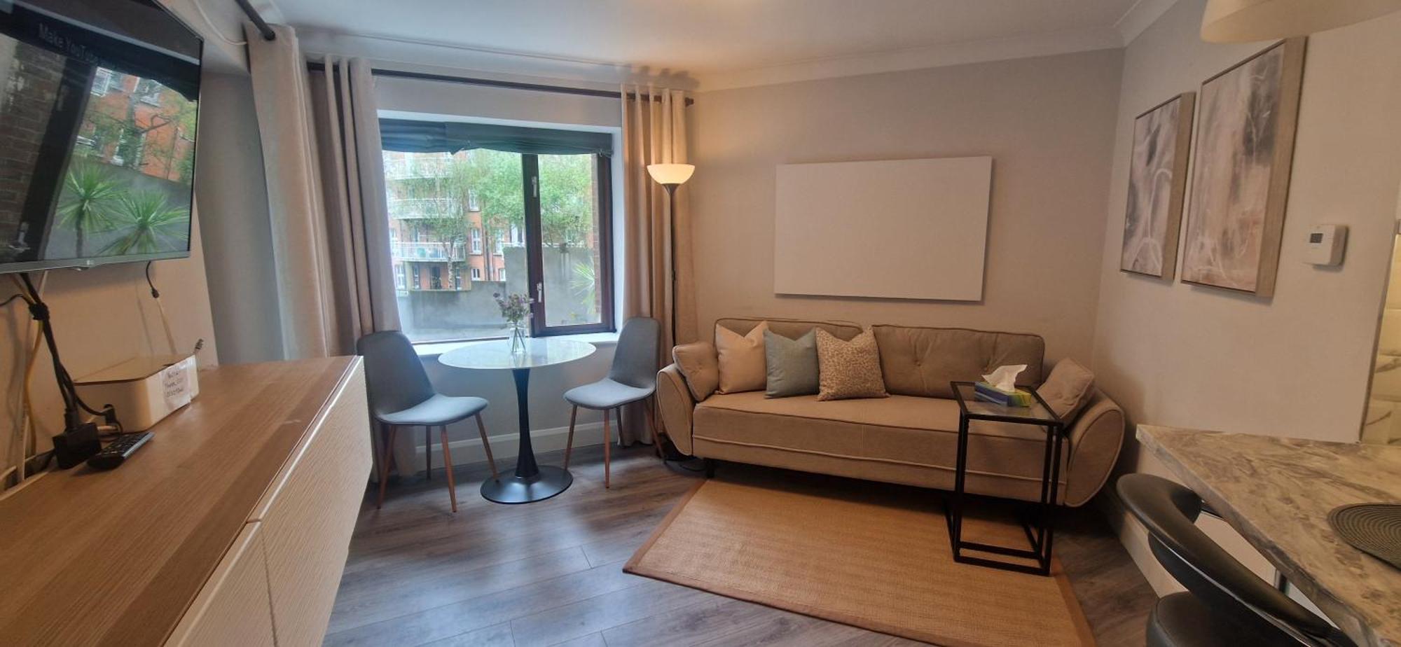 Apartment Upgraded & Slick 2bd Heart Of At Christchurch Dublin