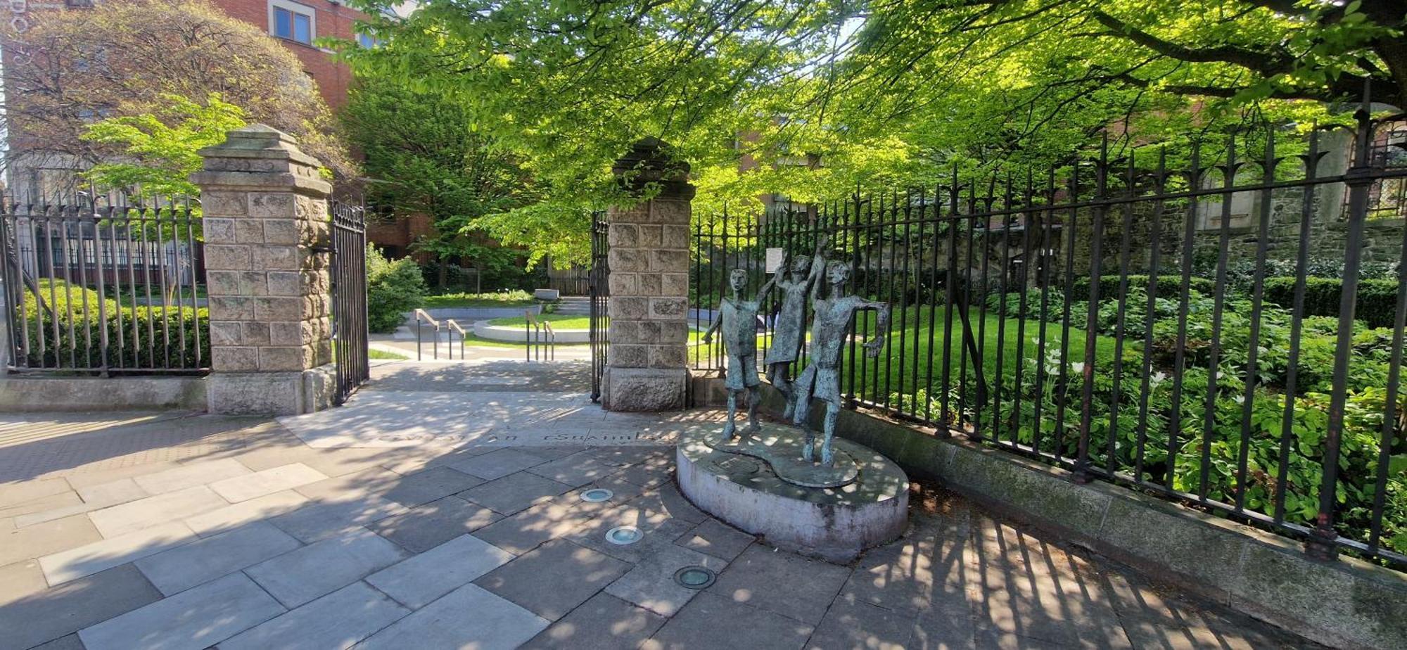Apartment Upgraded & Slick 2bd Heart Of At Christchurch Dublin