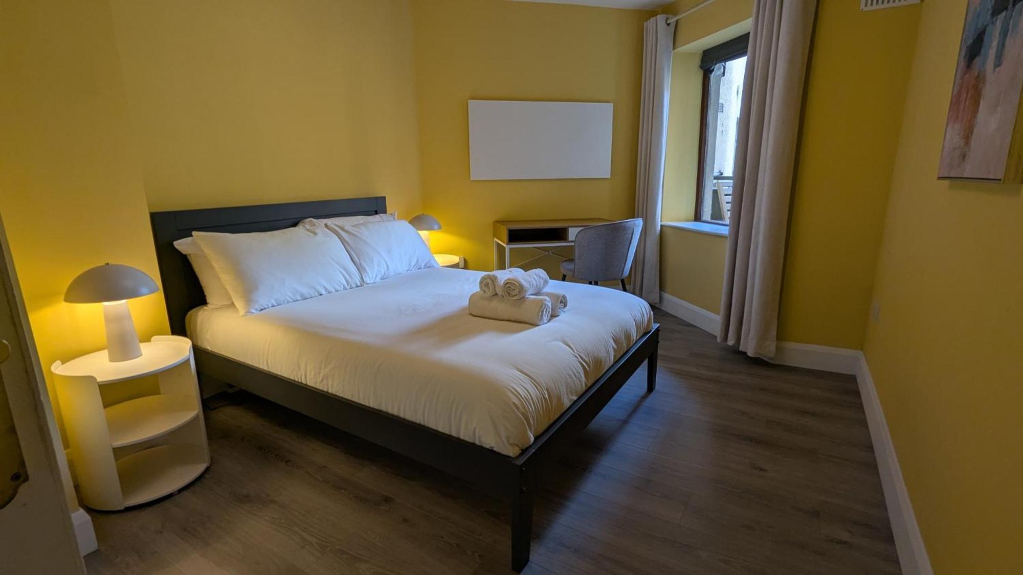 Upgraded & Slick 2bd Heart Of At Christchurch Apartment Dublin