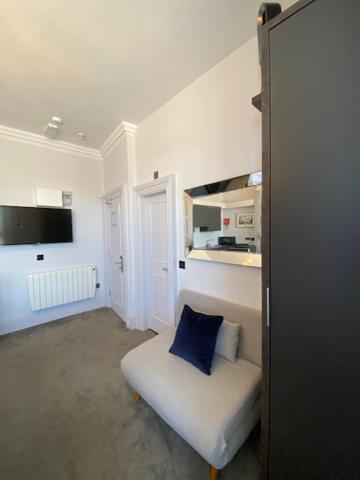 With Scenic Marina Views Apartment Dublin