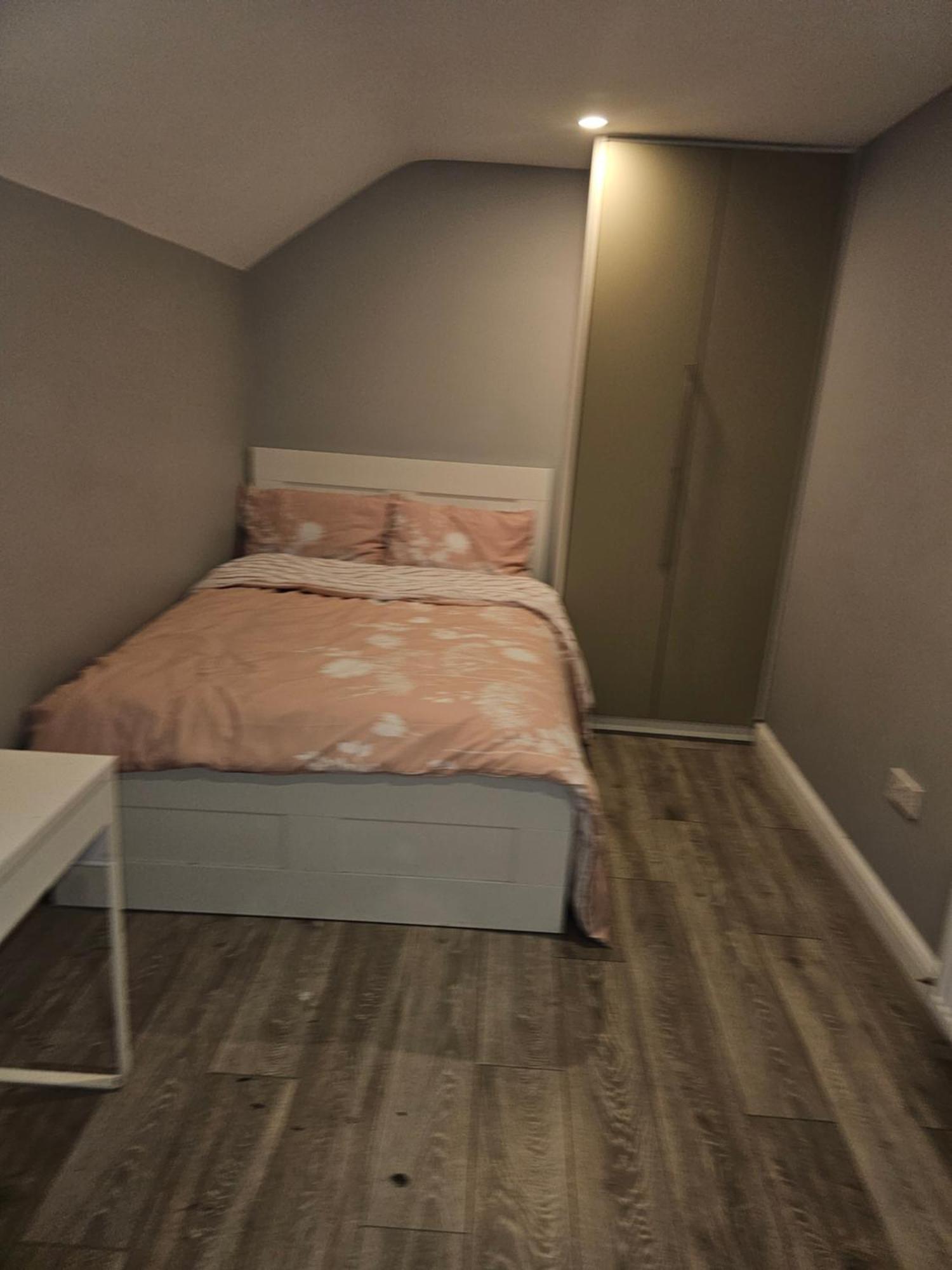 Modern 4-5 Bedroom House Holiday home *