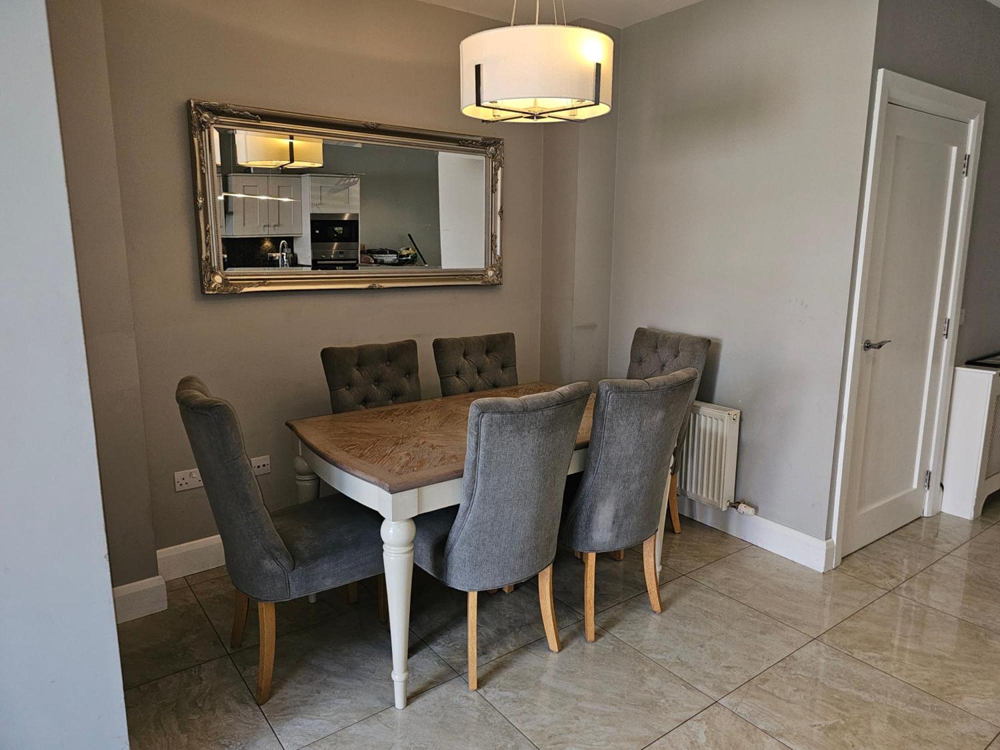 Modern 4-5 Bedroom House Holiday home *