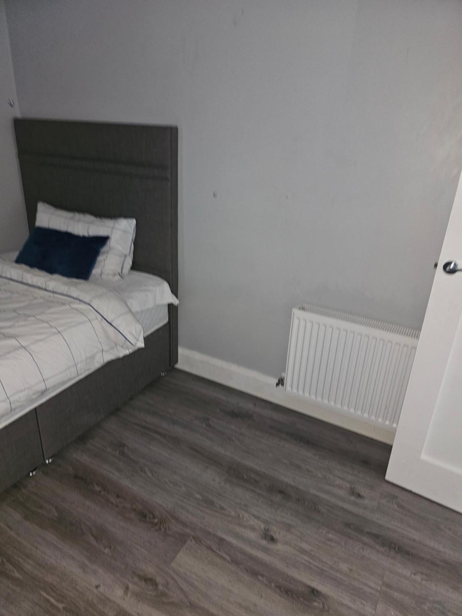 Modern 4-5 Bedroom House Holiday home