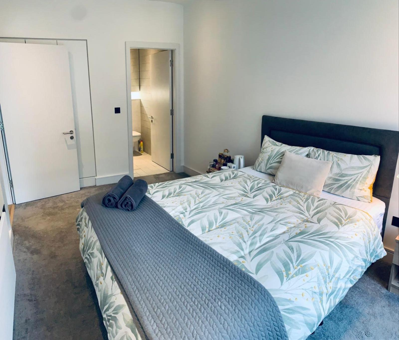 Modern Ensuite Bedroom Guest house *