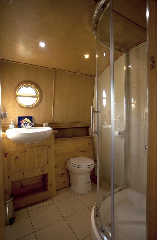 Barge Hire Botel