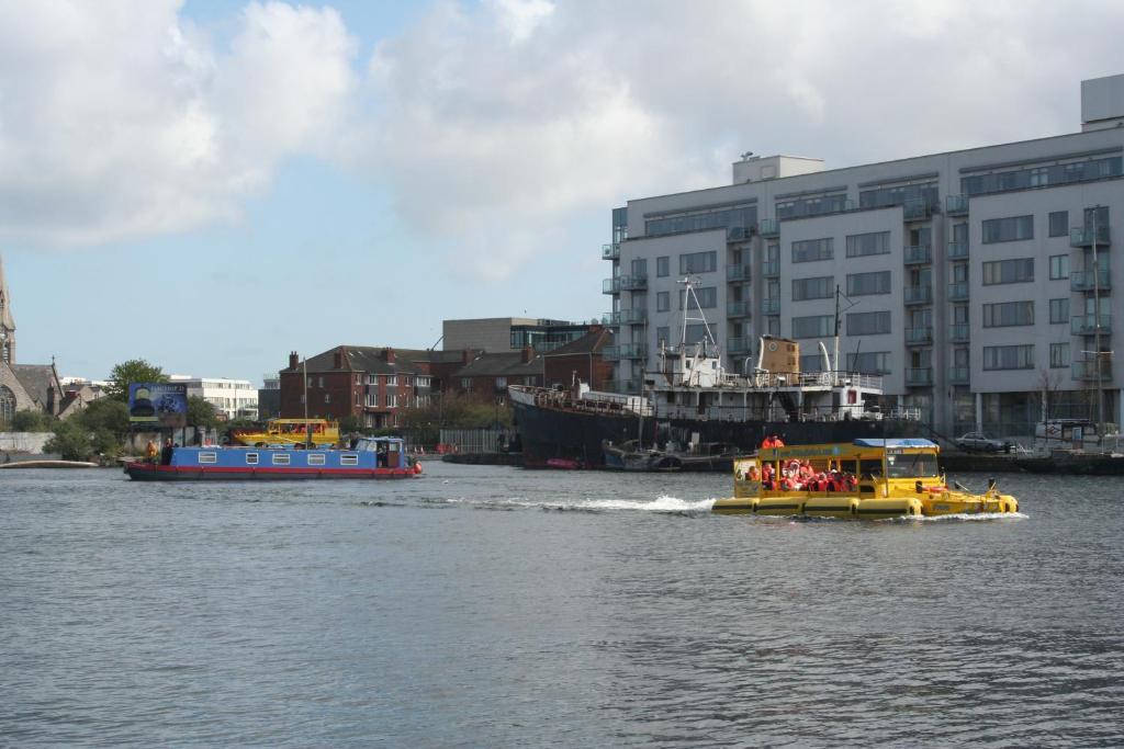 Barge Hire Botel *