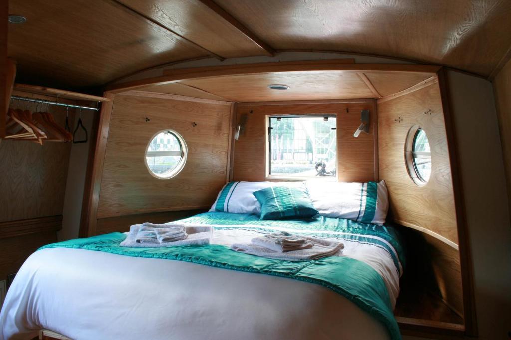 Botel Barge Hire *