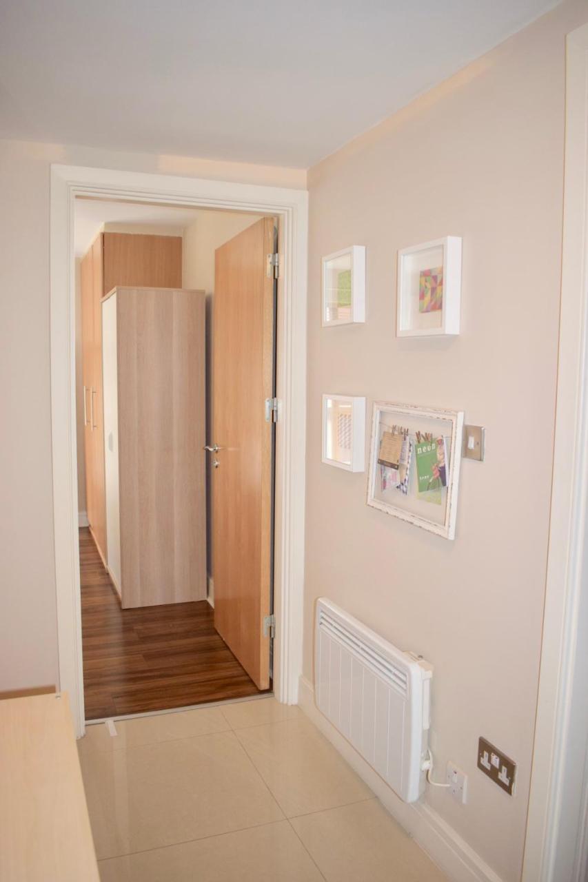 2 Bedroom Grand Canal Dock- Breathtaking Liffey Views