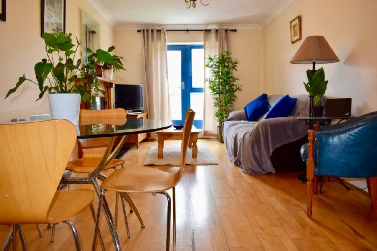2 Bedroom Beside Merrion Square Apartment *