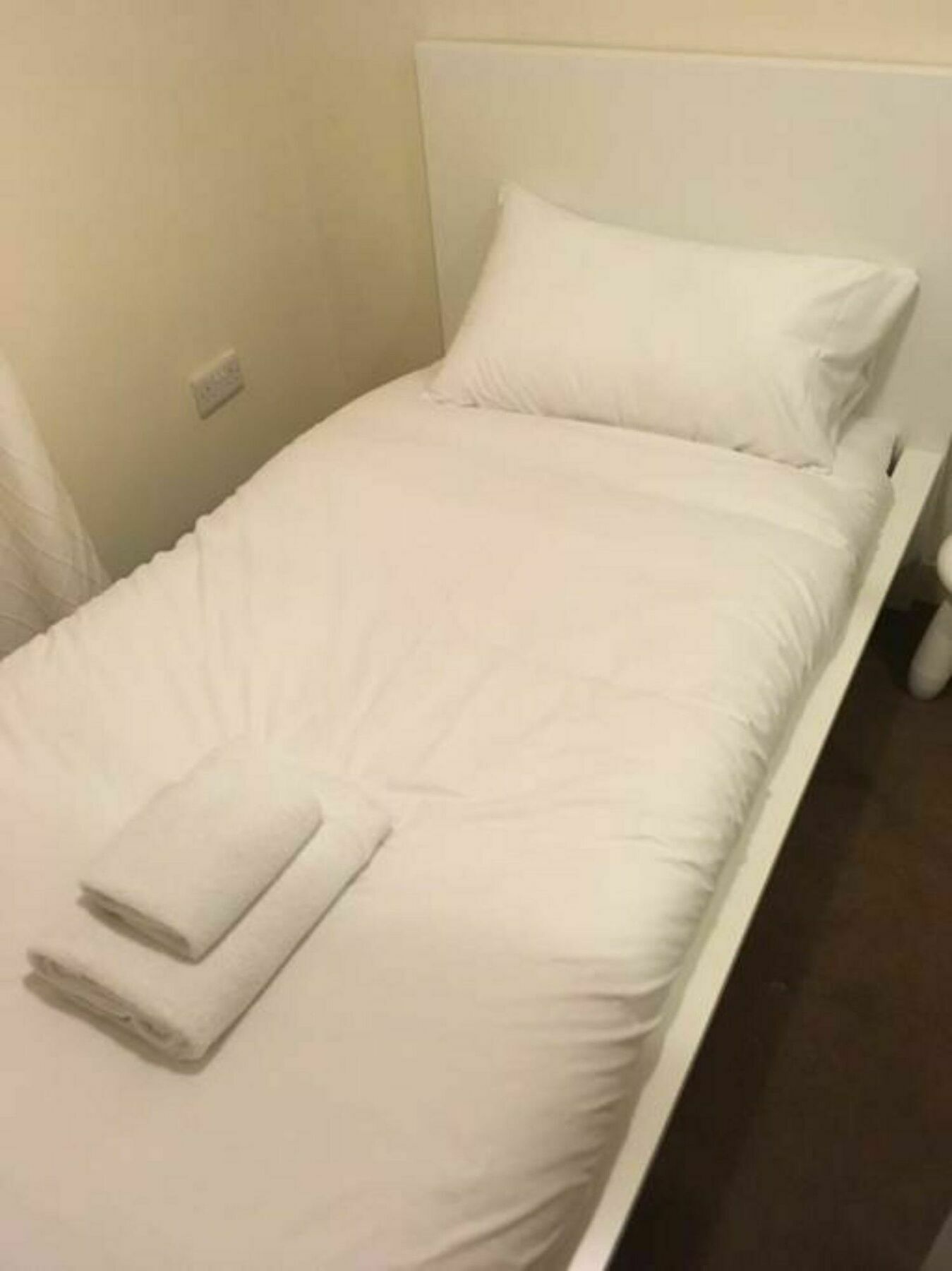 3 Bedroom House With Free Parking Apartment *
