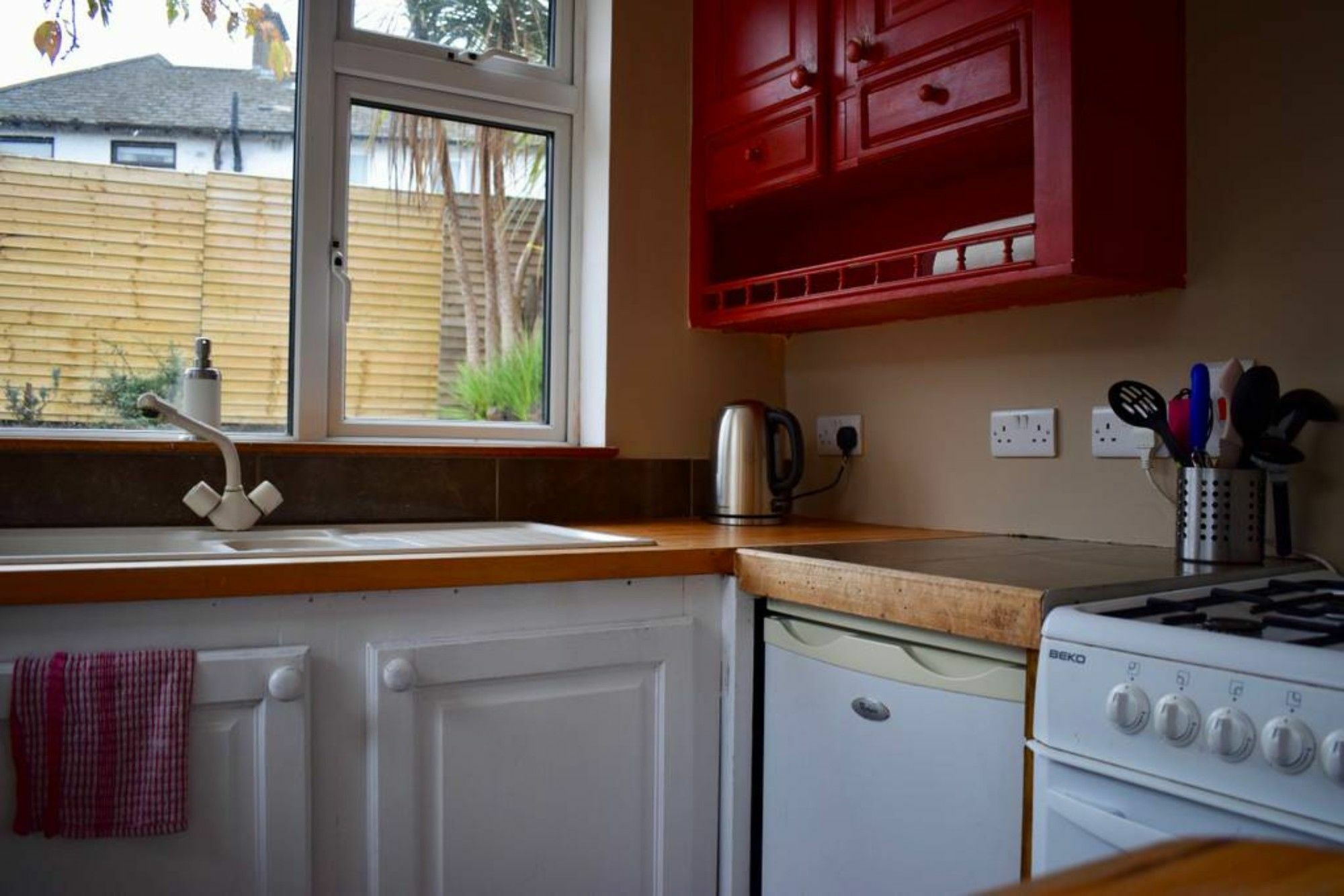 Apartment 3 Bedroom House With Free Parking