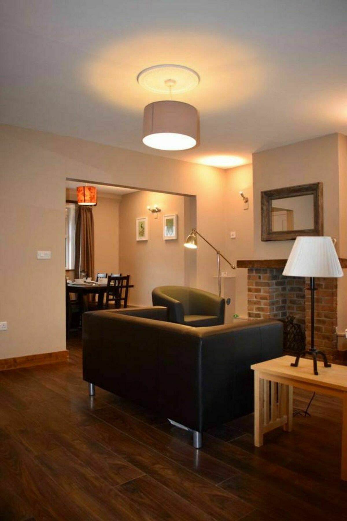 3 Bedroom House With Free Parking Apartment *
