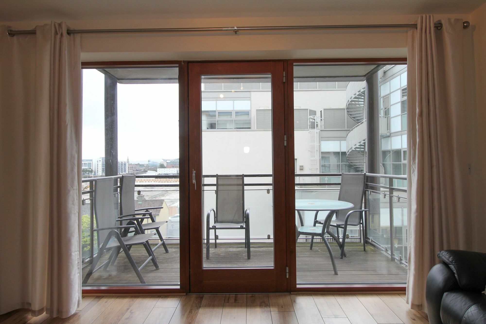 Point Village Modern Apartment