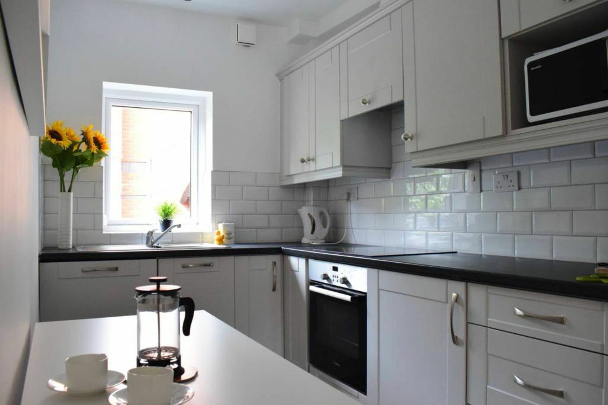 Apartment 2 Bedroom Flat In Sleeps 4