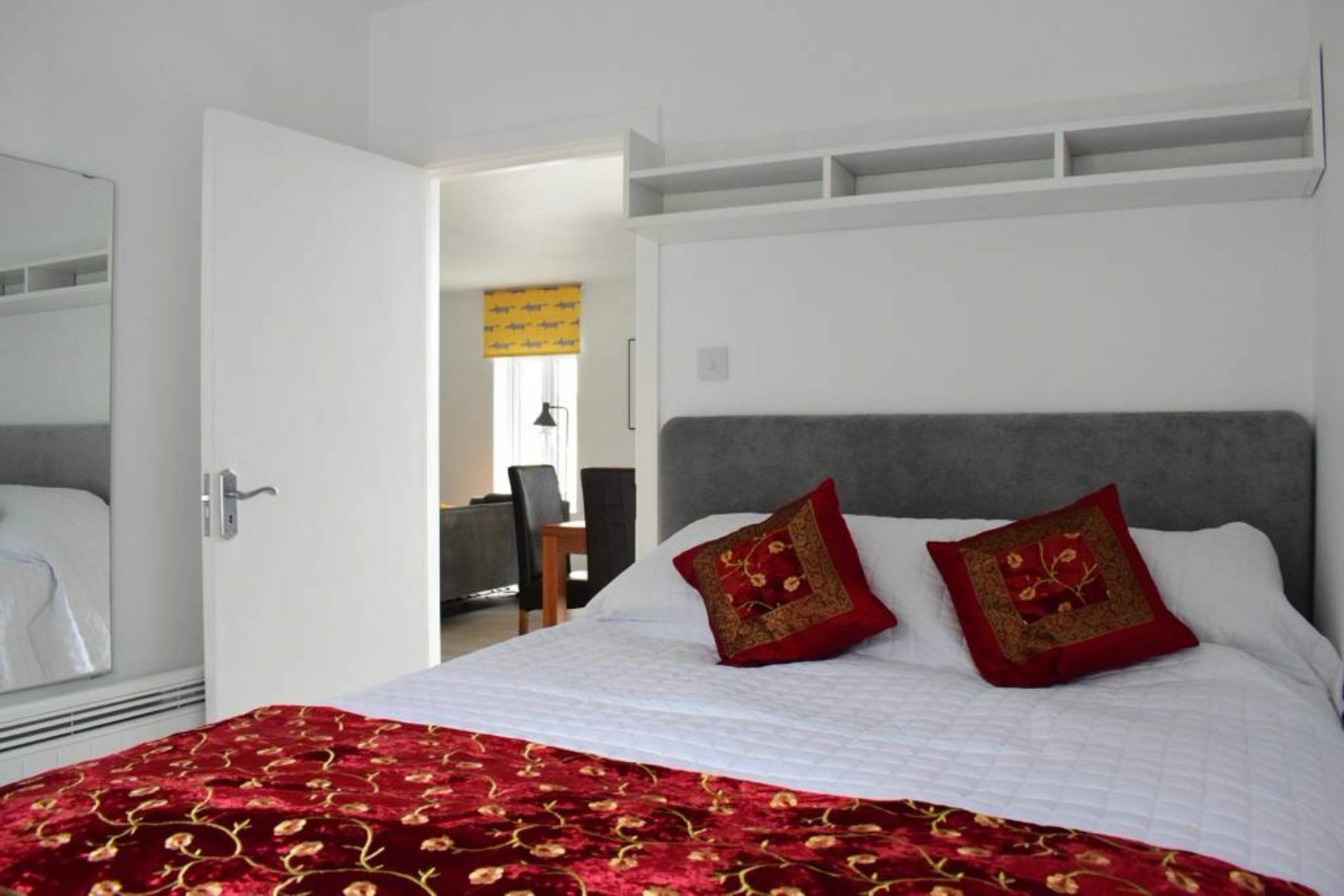 2 Bedroom Flat In Sleeps 4 Apartment *