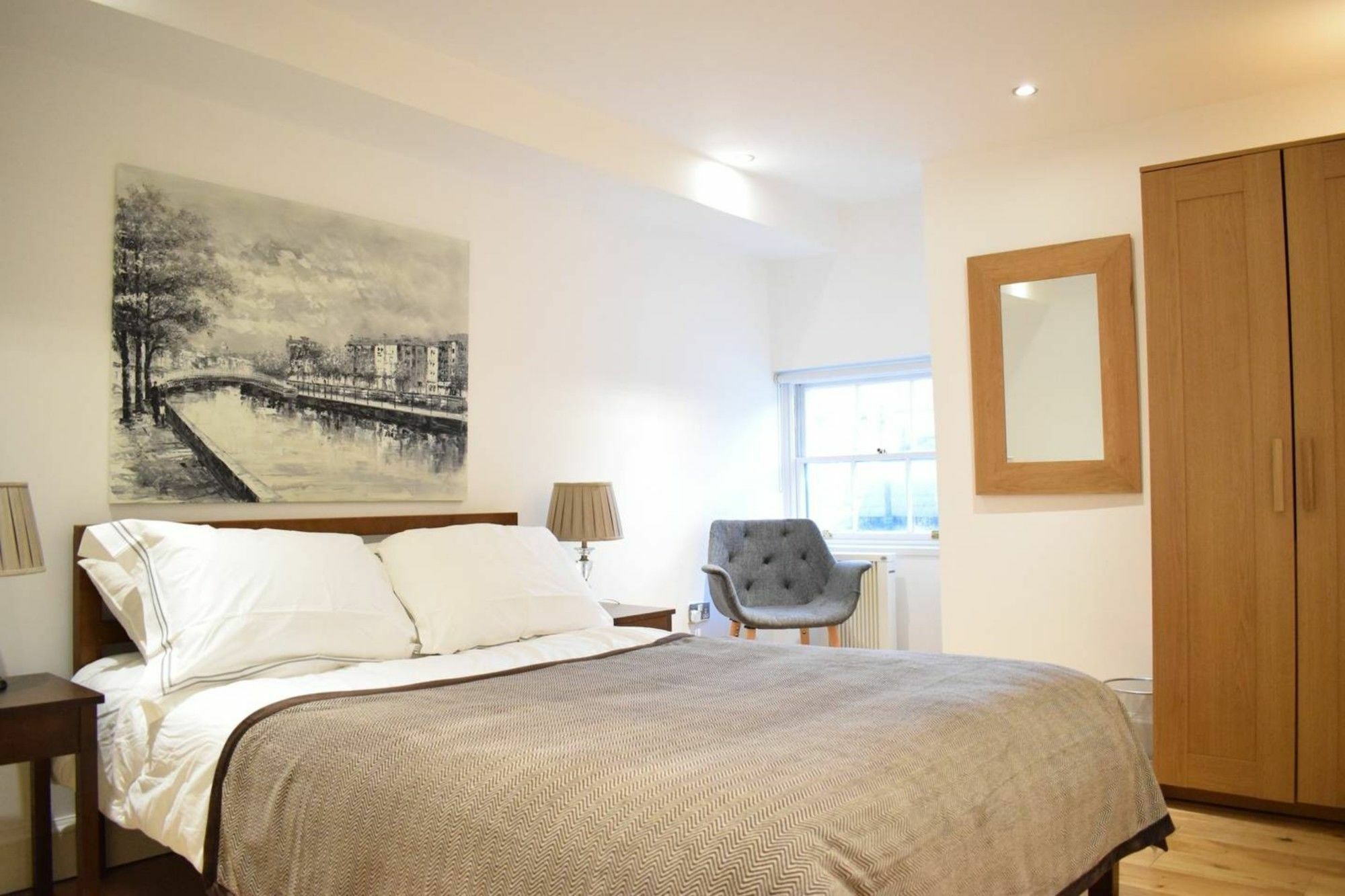 2 Bedroom Near Grafton Street Sleeps 4 Apartment Dublin