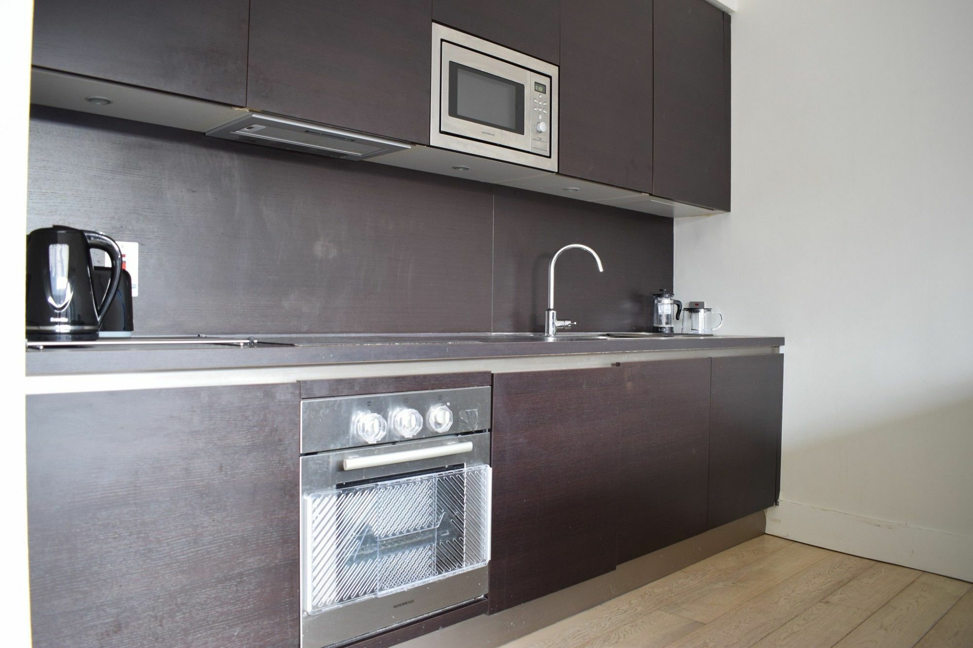 2 Bedroom With Private Patio Apartment *