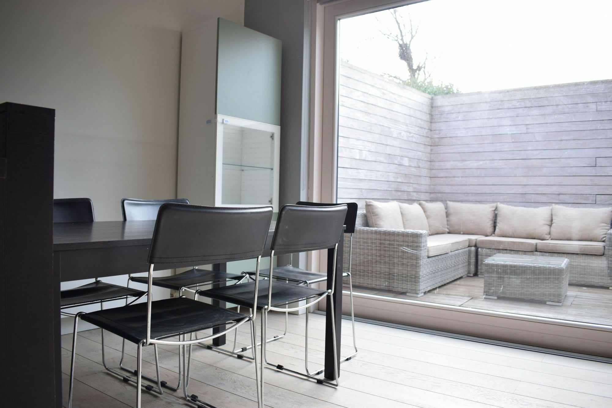 Apartment 2 Bedroom With Private Patio *