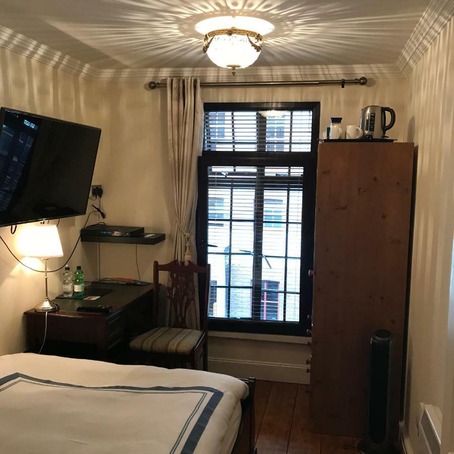 Violet Apartment