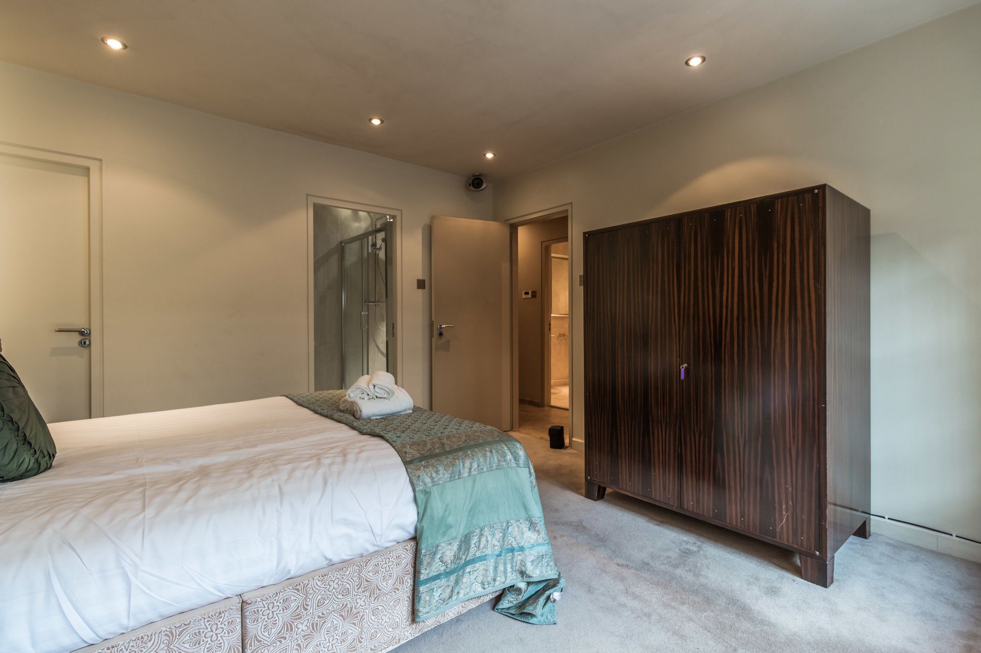 5starstay The Oscar Wilde