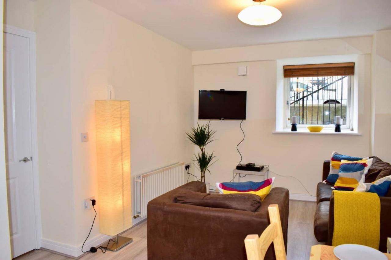 Apartment Spacious And Bright 2 Bedroom In 2