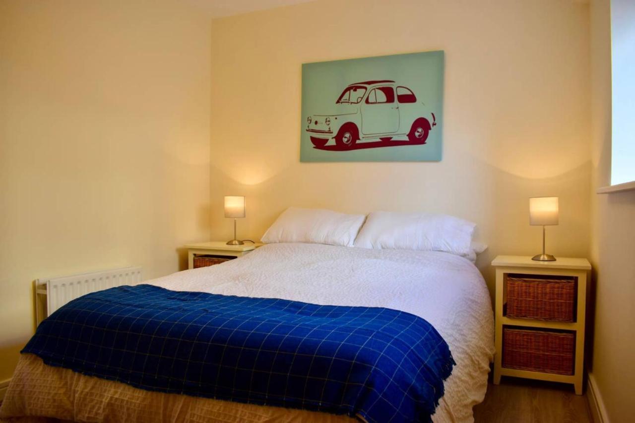 Spacious And Bright 2 Bedroom In 2 *
