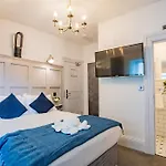 Modern Studio On The Marina