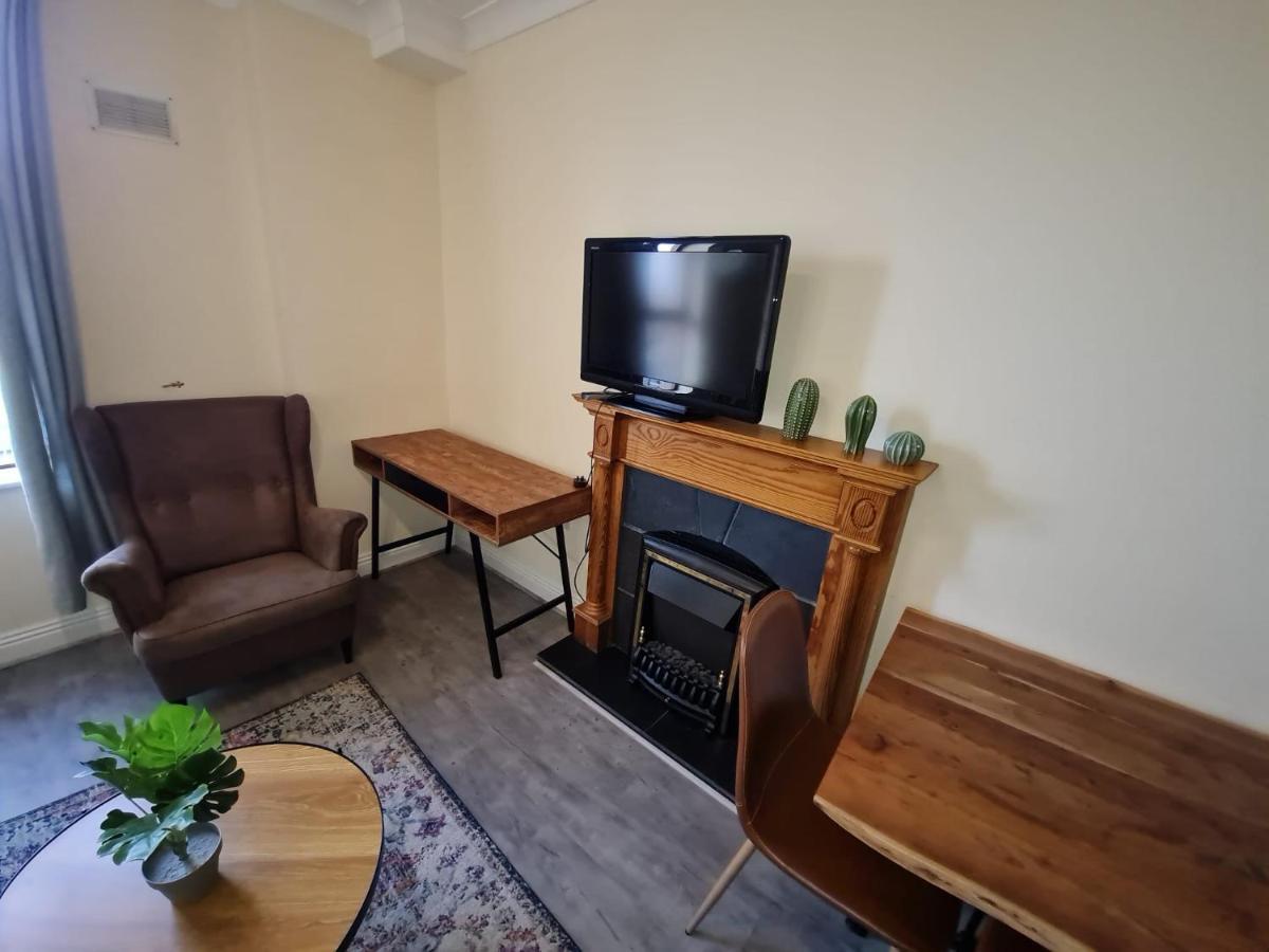 Lovely And Bright 1-bedroom In 1 *