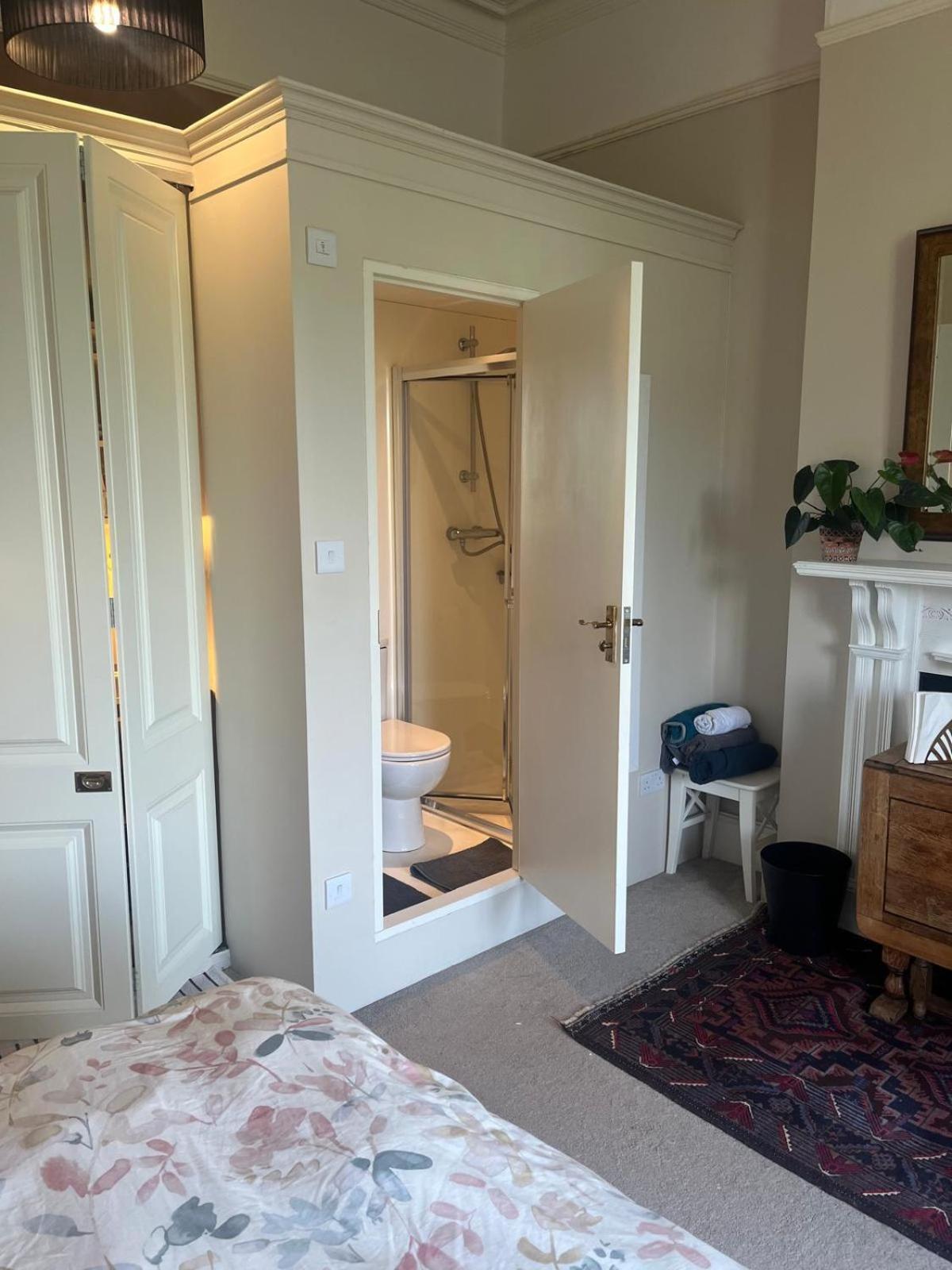 Apartment Bushy Park Road *