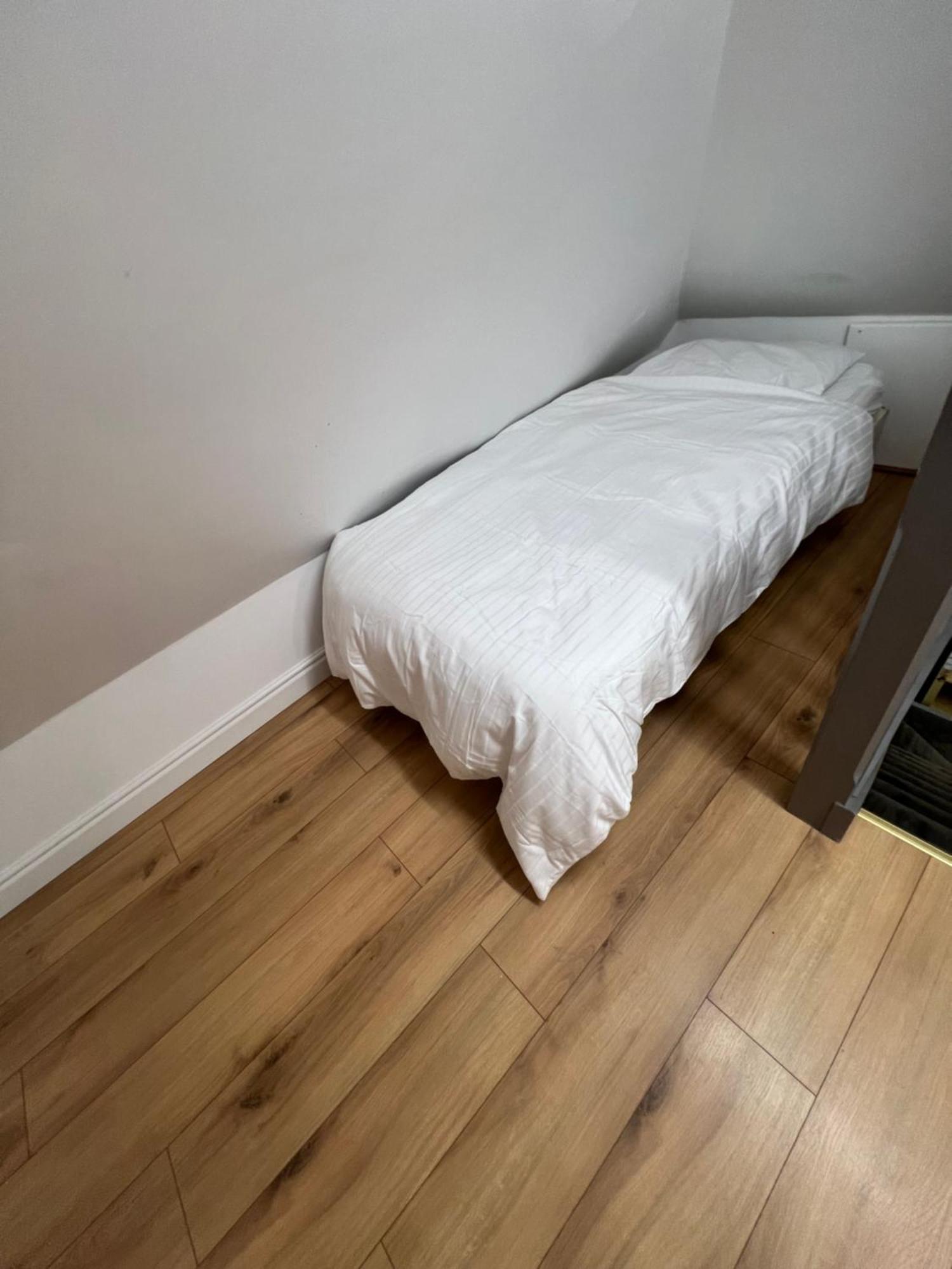 Guest house Lovely - Just 15 Mins To Centre
