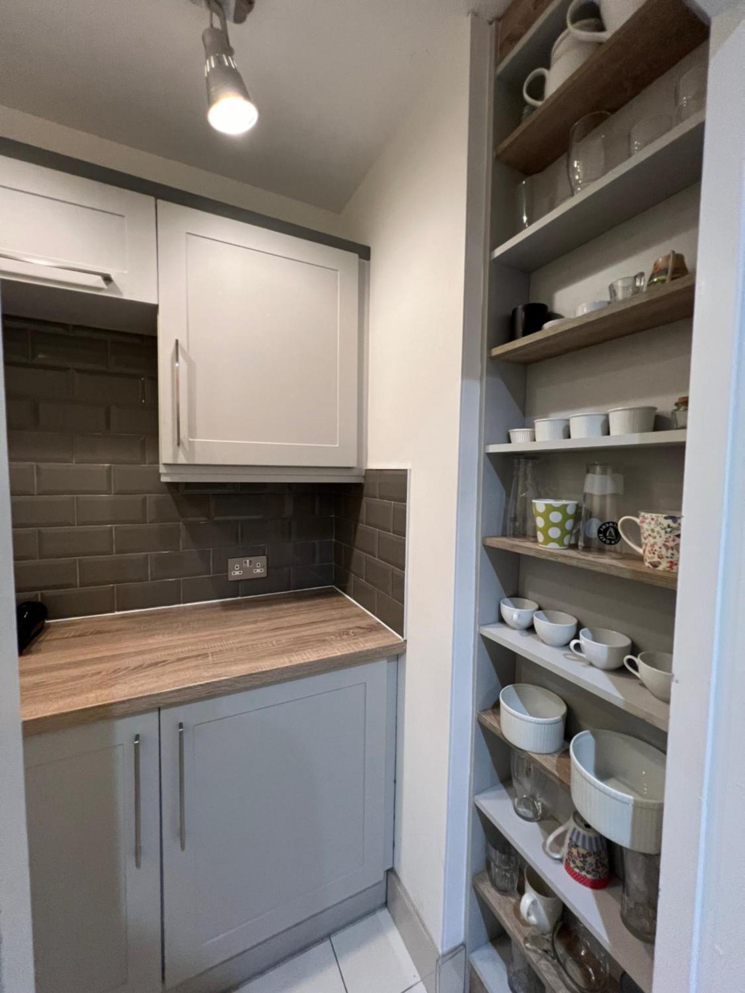 Lovely - Just 15 Mins To Centre Guest house