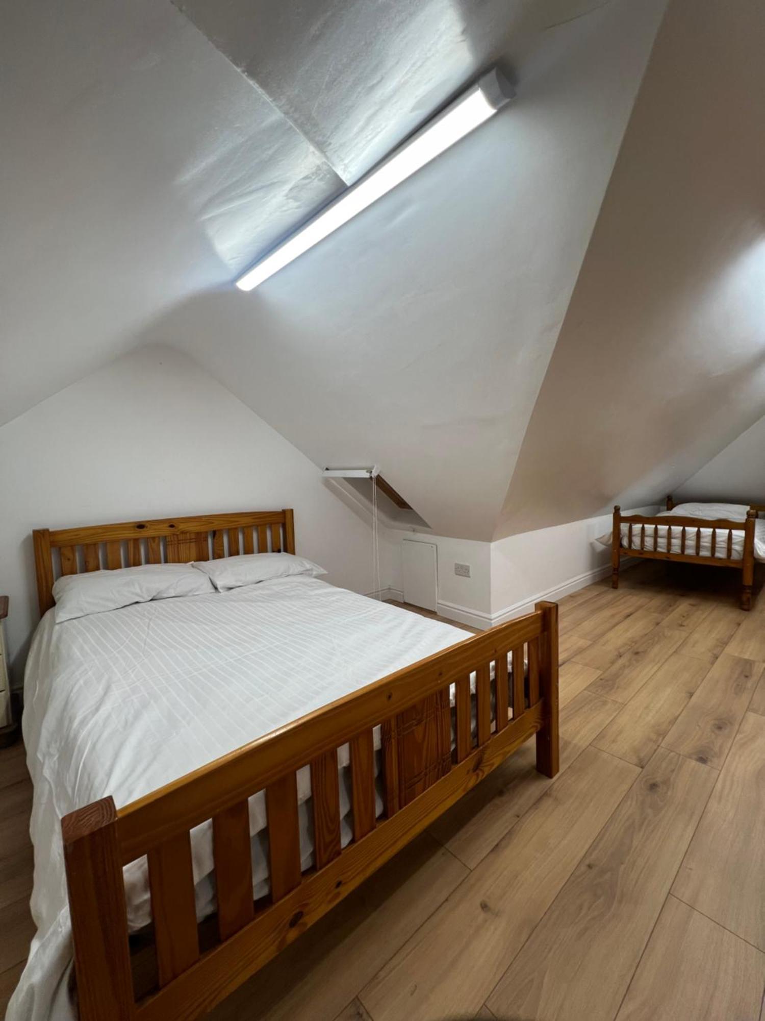 Lovely - Just 15 Mins To Centre Guest house